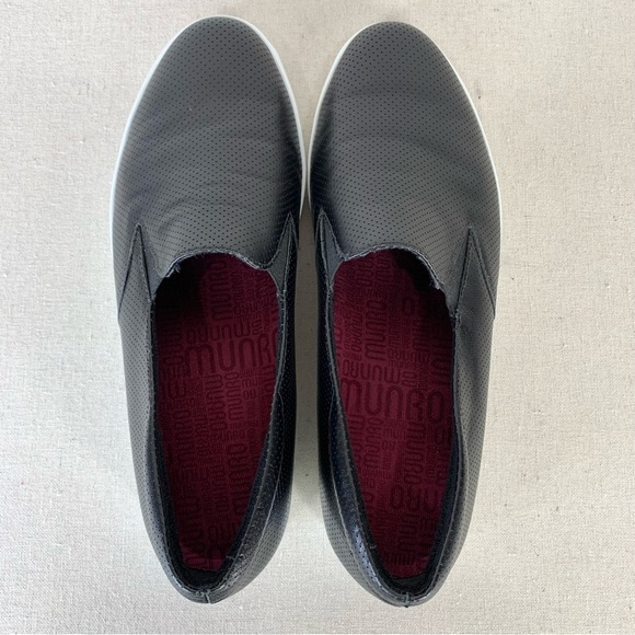 Munro Lulu Perforated Black Leather Casual Slip-On Sneaker - Size 11 Wide - Picture 10 of 15